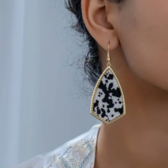 Gold Plated - Black and white cowprint drop earrings - boho wester - Picture 1 of 2